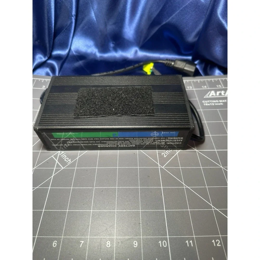 Merits HP8204B 24V 3A Mobility Scooter Wheelchair Battery Charger 3-Pin Tested